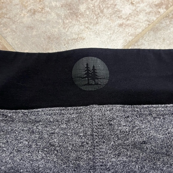 GH Bass capri crop leggings mid rise black purple gray stripe stretch large - Picture 3 of 9